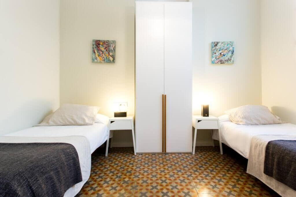 4Bedroom Apart With Balcony In Las Ramblas 3-2 Barcellona Esterno foto